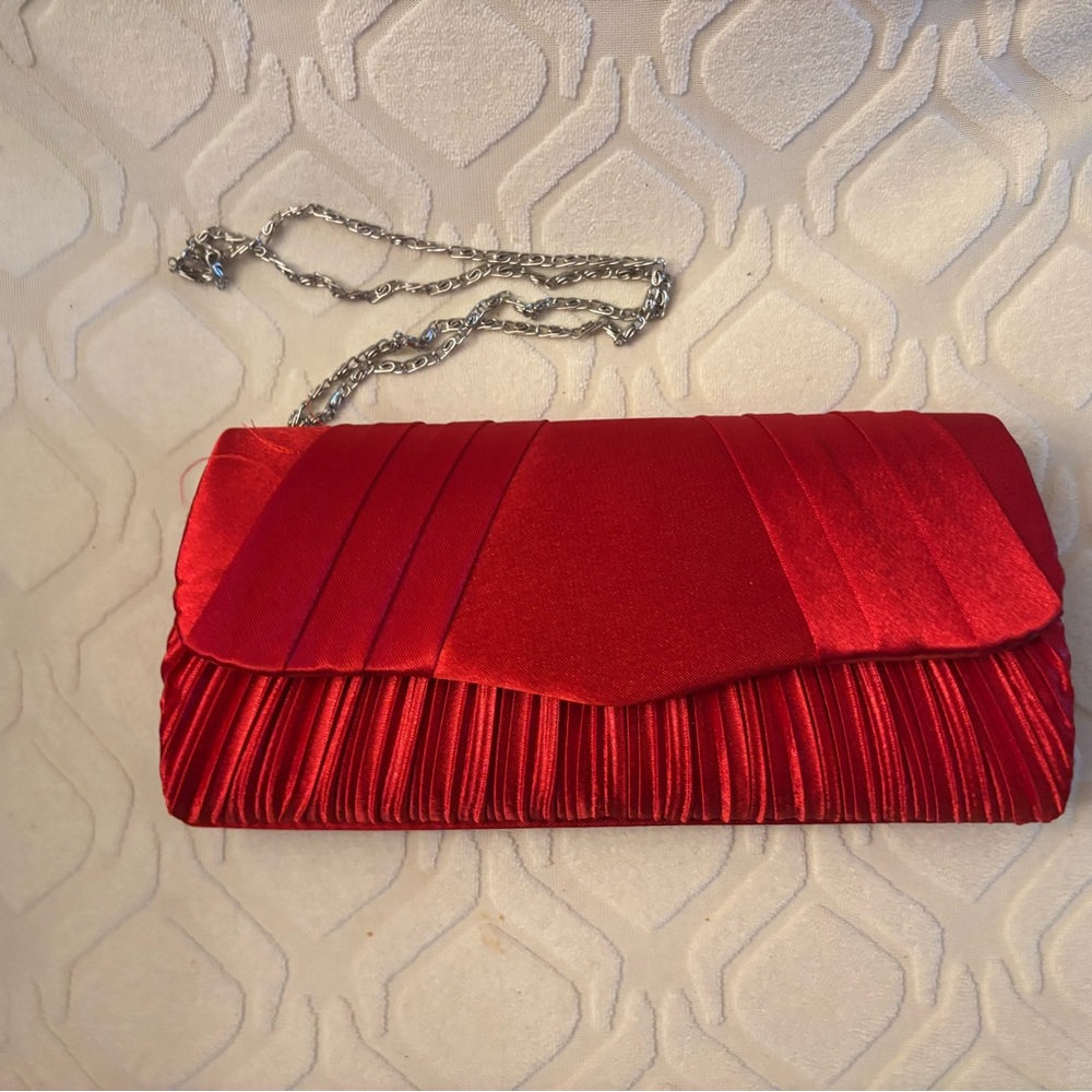 Elegant Red Clutch with Gold Chain